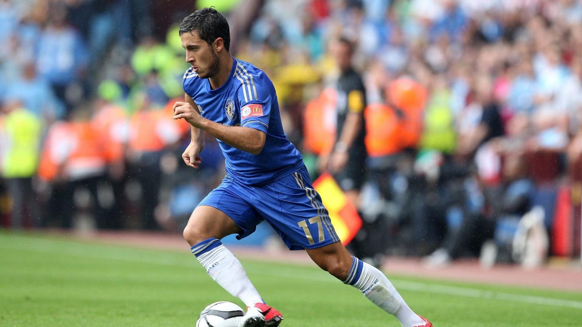 开云官方网站-英超青训营教练员换位体验提升术科教学效率，英超教练团队的构成